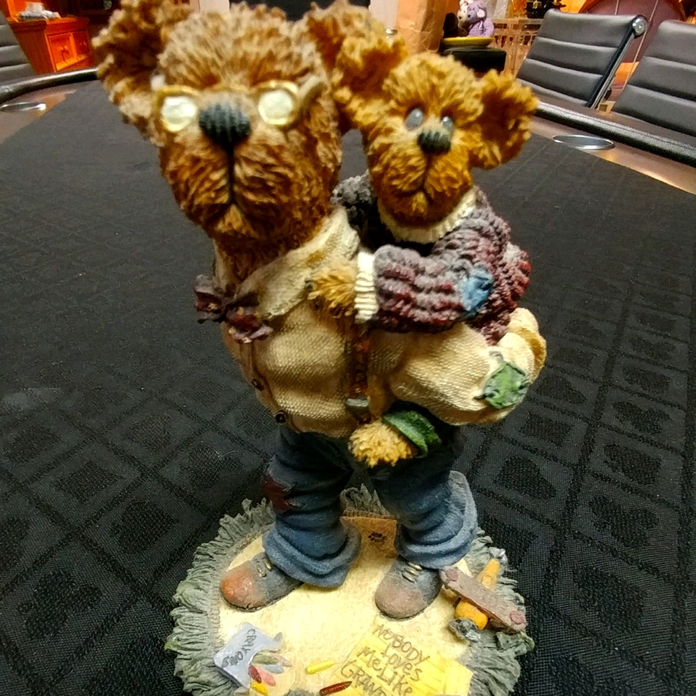 Boyd's Bears & Friends Sculpture